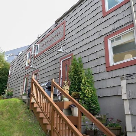 Modern Condo Steps From The Ocean アンカレッジ エクステリア 写真