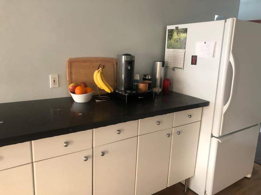 Modern Condo Steps From The Ocean アンカレッジ エクステリア 写真