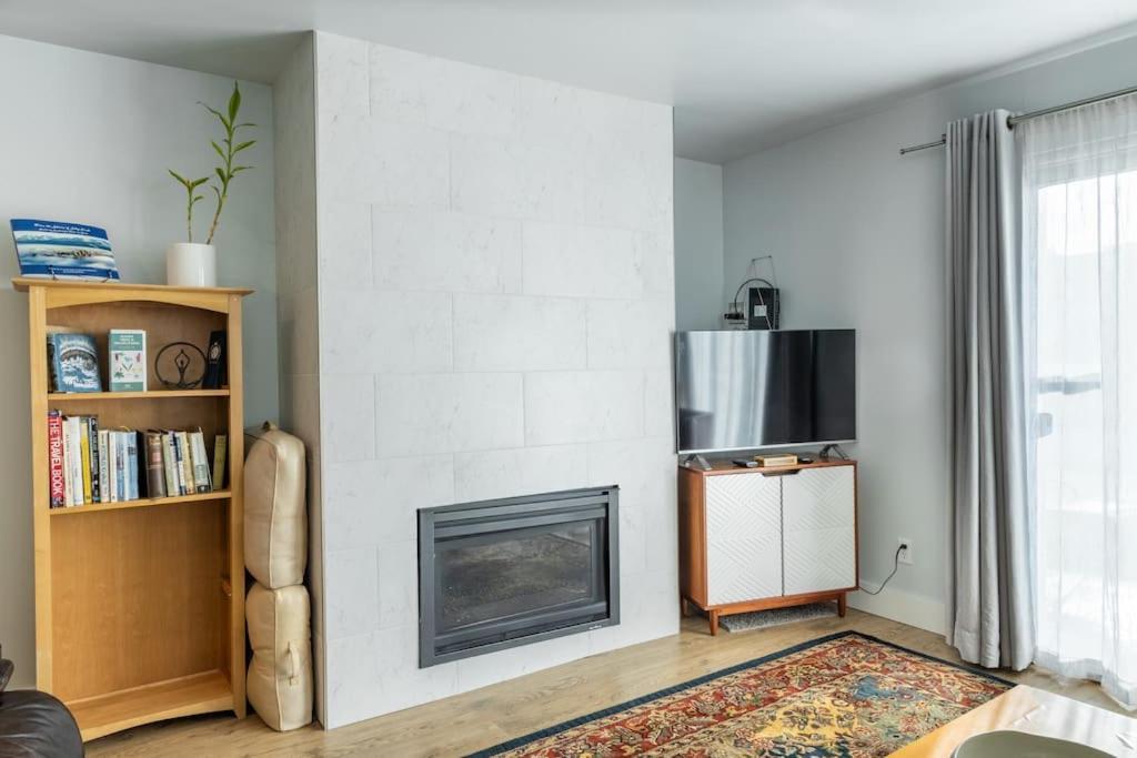 Modern Condo Steps From The Ocean アンカレッジ エクステリア 写真