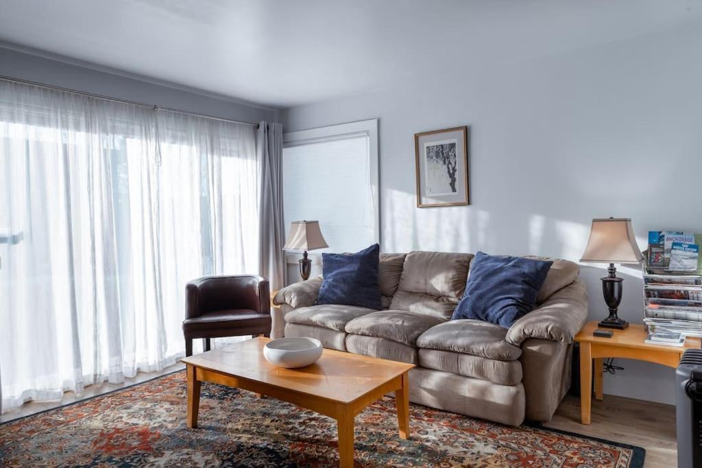 Modern Condo Steps From The Ocean アンカレッジ エクステリア 写真